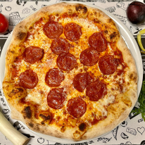 Szalámis pizza