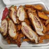 Sajttal-sonkával töltött csirkemell Sajttal-sonkával töltött csirkemell