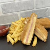 Sonkával töltött rántott sajt menü