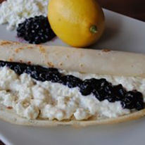 Túrós-áfonyalekváros palacsinta