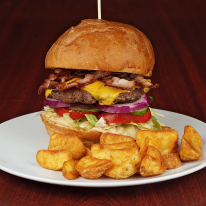 Sajtos-baconos hamburger