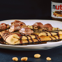 Kinder Bueno óriáspalacsinta csokiöntettel