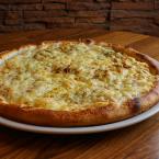 Kapros-tejfölös pizza