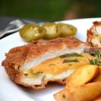 Cheddar sajttal, jalapenoval töltött sertésborda