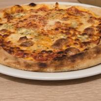 Négysajtos pizza