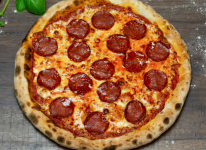 Szalámis pizza