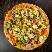 28. Burger De Luxe pizza