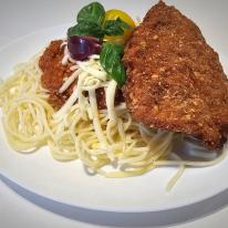 Bolognai spagetti rántott csirkemellel