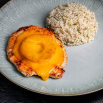 09.15-09.20. főétel: Roston sült csirkemell grillezett ananásszal, cheddar sajttal, rizzsel