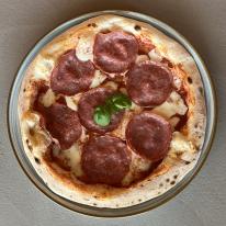 Szalámis pizza