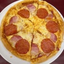 Húsimádó pizza