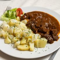 Vörösboros vaddisznópörkölt