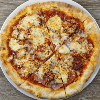 Húshegy pizza