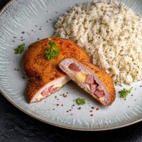 04.27-05.03. főétel: Kolbásszal és füstölt sajttal töltött rántott sertéskaraj