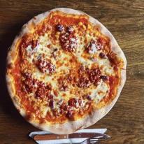 Bolognese pizza
