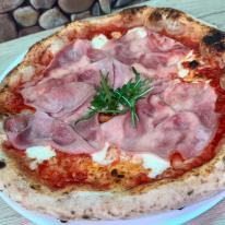 Prosciutto pizza
