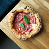 Salame pizza