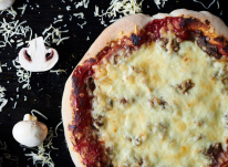 Sonkás-gombás pizza