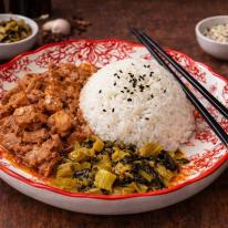 四川猪肉配米饭 Szecsuáni sertéshús