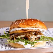 Kéksajtos burger
