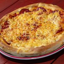 Szalámis pizza