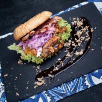 BBQ chicken & coleslaw szendvics