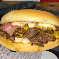 Legendary sajtburger