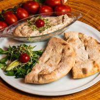 Házi padlizsánkrem forró pizzapitával