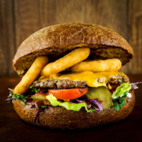    A Johnny Marzetti Mega Burger menüben