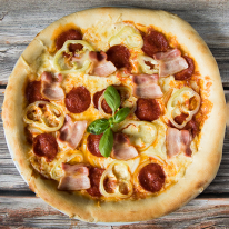 28. Magyaros pizza