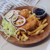 Camembert sajt dióbundában