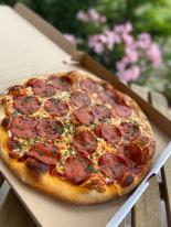 Szalámis pizza