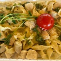 Tagliatelle ai pesto con Pollo