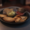 Házi kukoricachips mexikói guacamole mártogatóssal
