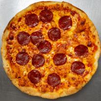 26. Szalámis pizza