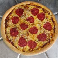 2. Szalámis pizza
