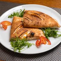 6 sajtos calzone