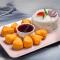 Rántott camembert sajt nuggets áfonyamártással