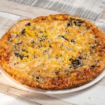 Sonkás-gombás-kukoricás pizza