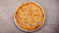 Sonkás-kukoricás pizza
