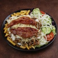 Csirke gyros tál baconnel-sajttal