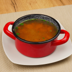 Húsleves csigatésztával és zöldségekkel