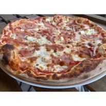 Sonkás-feta sajtos pizza