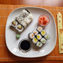 Vegyes maki tál
