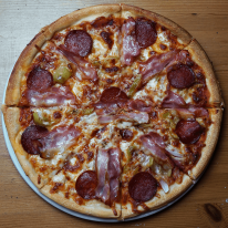 33. Magyaros pizza