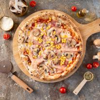 Prosciutto e Funghi & Mais pizza