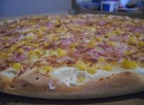8. Sonkás-kukoricás pizza