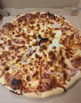 Sonkás-kukoricás pizza