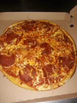 Salami pizza