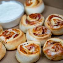 Baconos pizzagolyó
